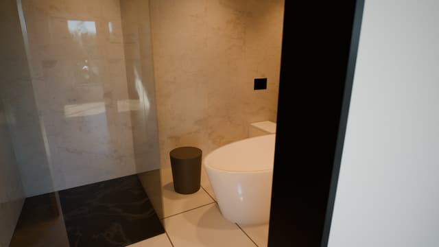 Bedroom 5's bath of the Family House.
